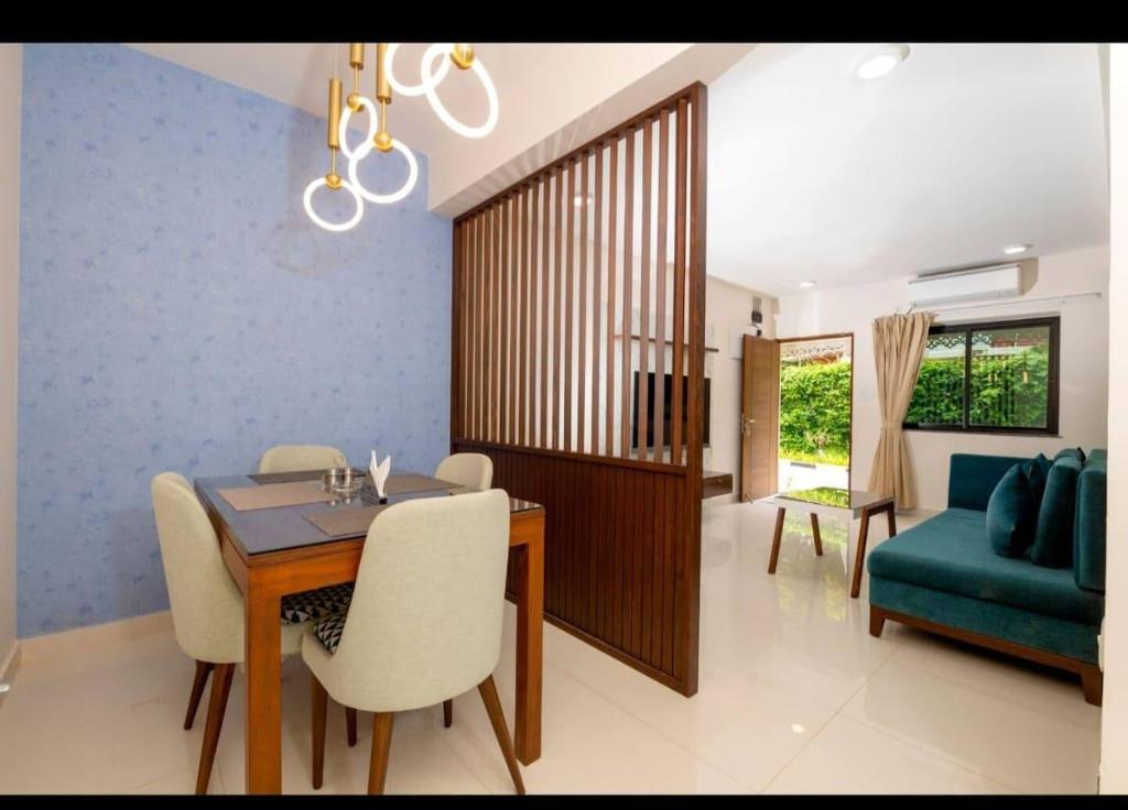 luxury 8bhk villa in Anjuna, 800m to beach