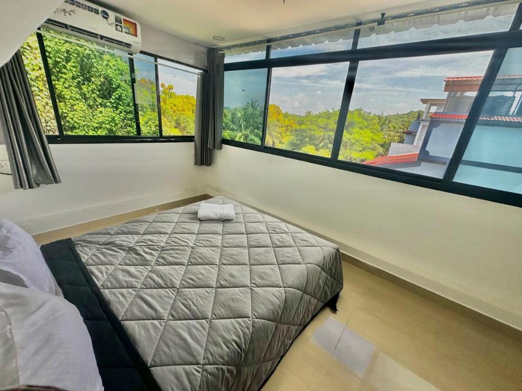 Airy Suite | Studio Penthouse | Beach walkable