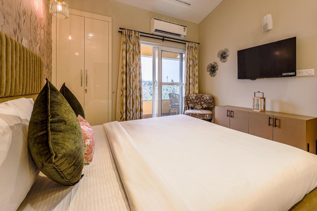 Alaya Stays 3 BHK Veera Marina Apartment with Pool