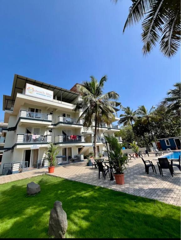 Beach Bliss Apartment Hotel - 7 Minutes walk to Beach