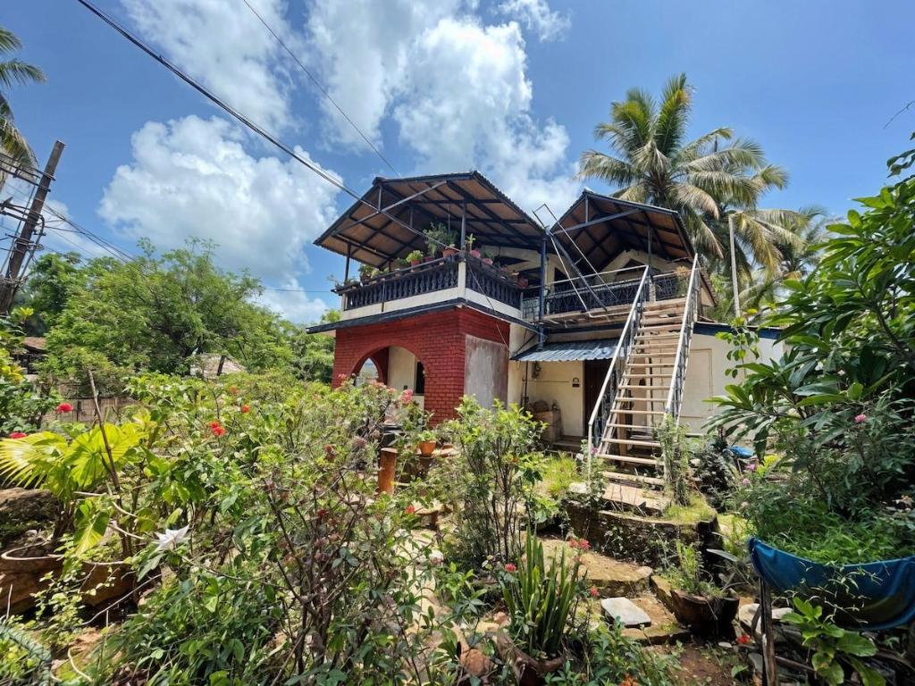 Blue Azure 1BR GFwalk to beach in Goa by Homeyhuts