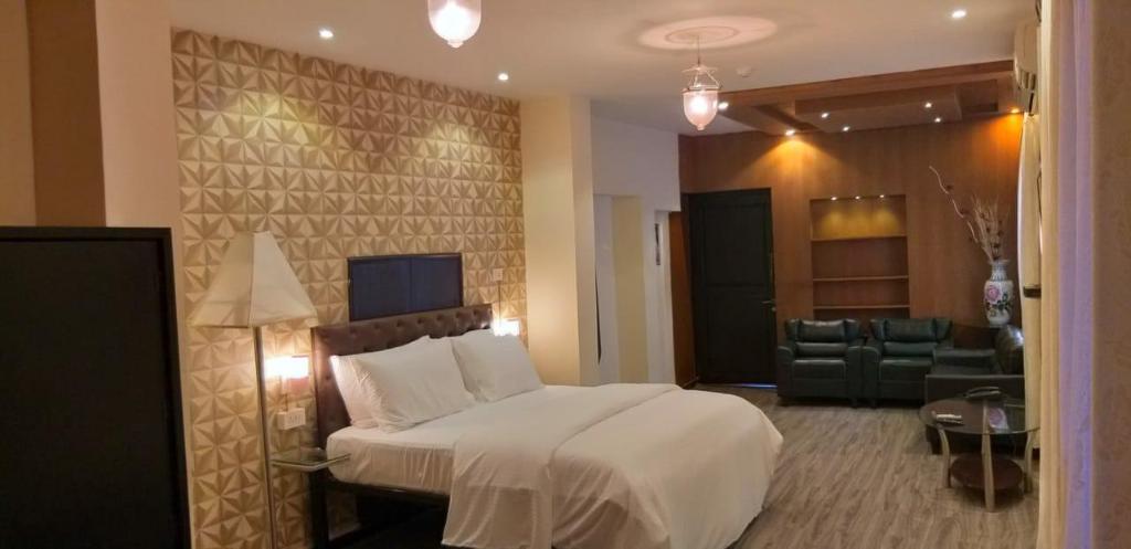 creek hotel