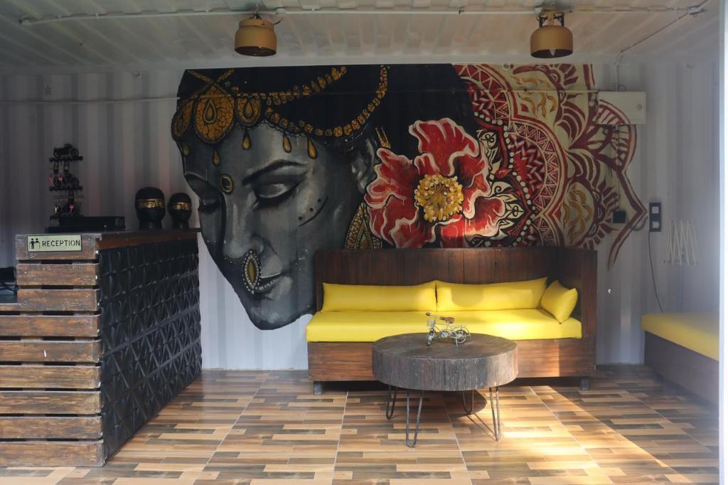 DA BEACH BOX PUB & RESORT
