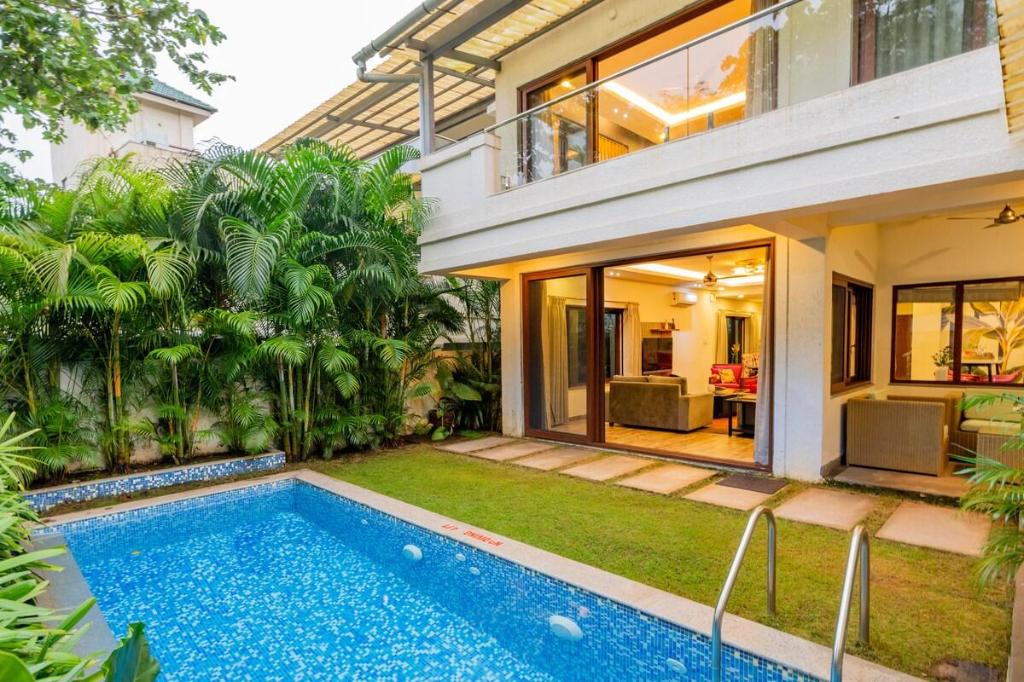 ELIVAAS 4 BHK with Pvt & Outdoor Sitting - Anasa