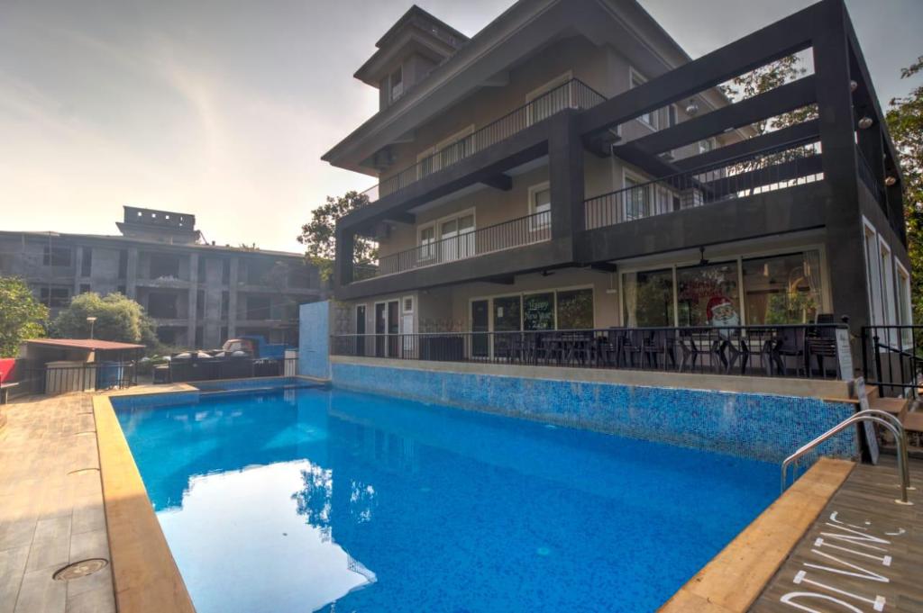 Elegant 4bhk stay with pool near beaches (2BHKX2)