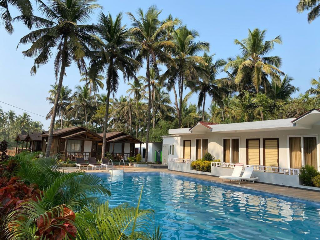 GOLDEN SANDS RESORT