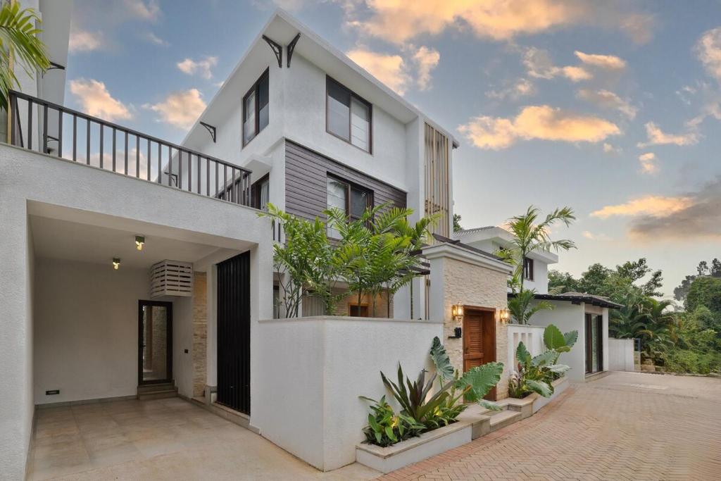 Melhor stays villas - L-S10 4BHK villa with private pool, Anjuna