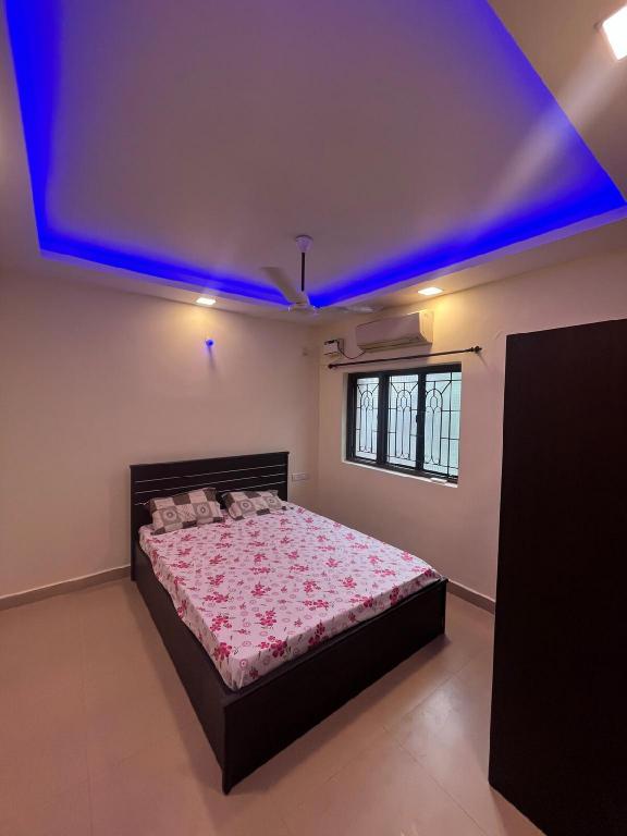 Lee Carlos A/c rooms
