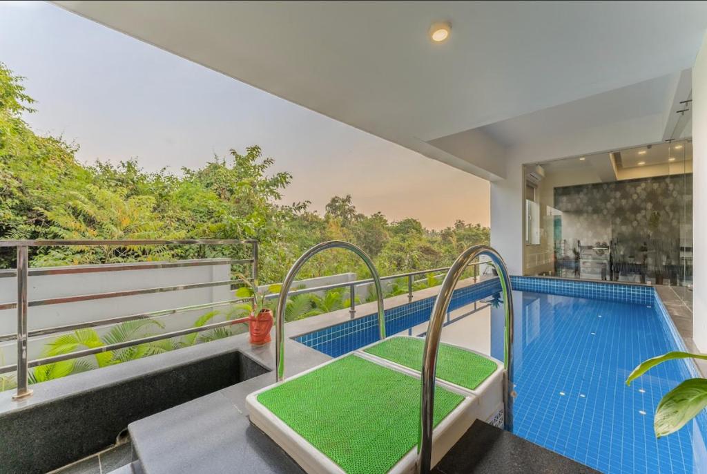 Lavish Apartments with Pool Candolim Luxfort